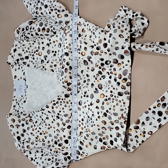 JOA Size S Ivory with Abstract Animal Pattern Cropped Wrap Blouse, Long Sleeve - Picture 9 of 15